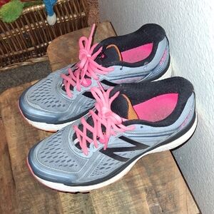 EUC Women's New Balance Running Shoes Size 8